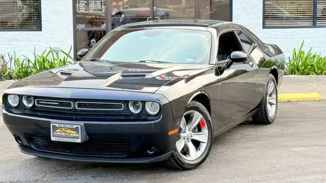 2016 Dodge Challenger SXT's photo