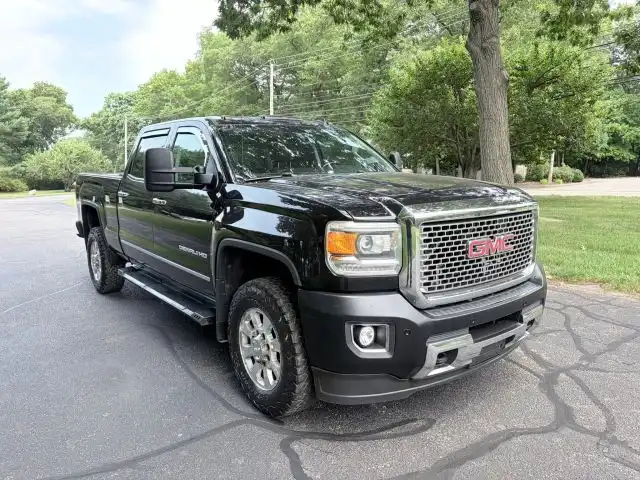 2015 GMC Sierra 4WD Crew Cab Short Box's photo