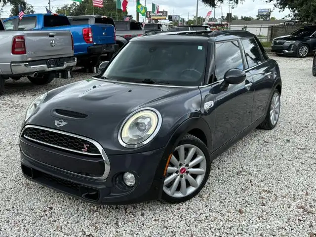 2018 MINI Cooper S 4 Door's photo