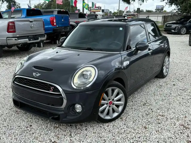 2018 MINI Cooper S 4 Door's photo