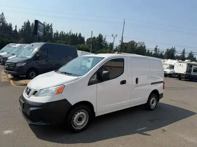2015 Nissan NV200 SV's photo