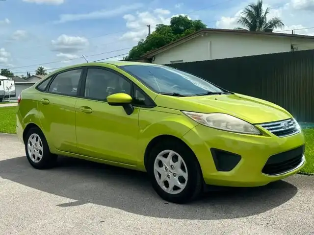 2012 Ford Fiesta SE Sedan's photo