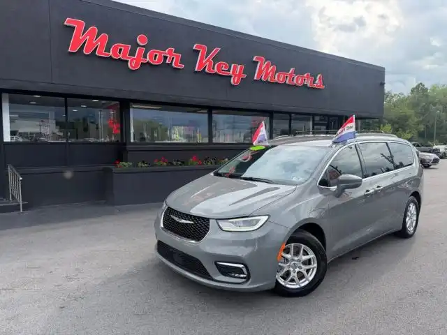 2022 Chrysler Pacifica Touring L's photo