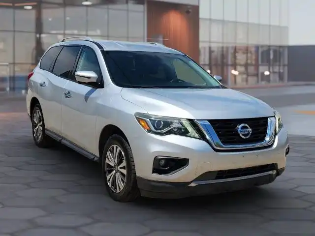 2017 Nissan Pathfinder SL FWD's photo
