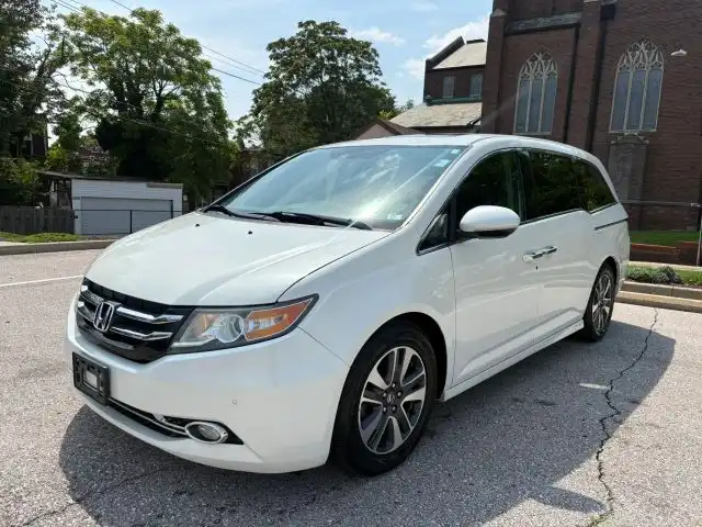 2014 Honda Odyssey Touring's photo