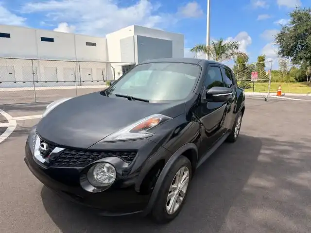 2017 Nissan Juke S FWD CVT's photo