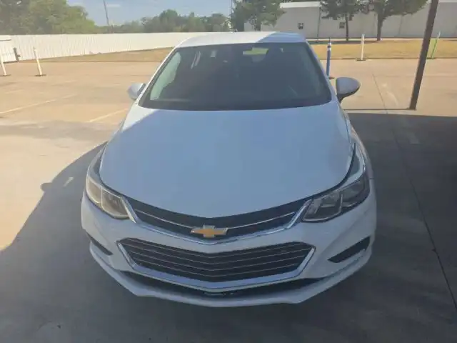 2019 Chevrolet Cruze LS Auto's photo