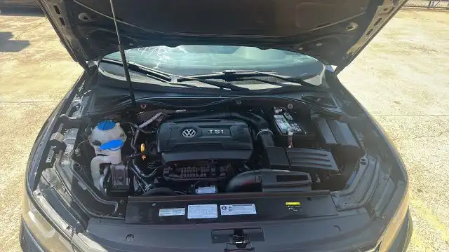 2017 Volkswagen Passat 1.8T S Auto's photo