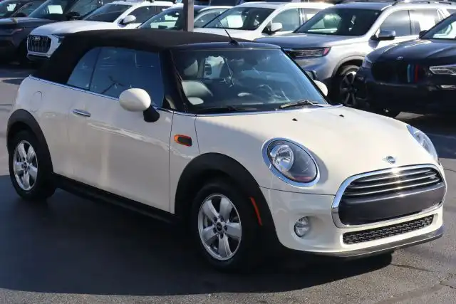 2019 MINI Convertible Cooper Signature's photo