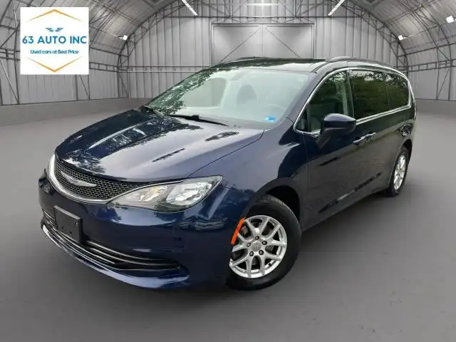 2020 Chrysler Voyager LXI's photo