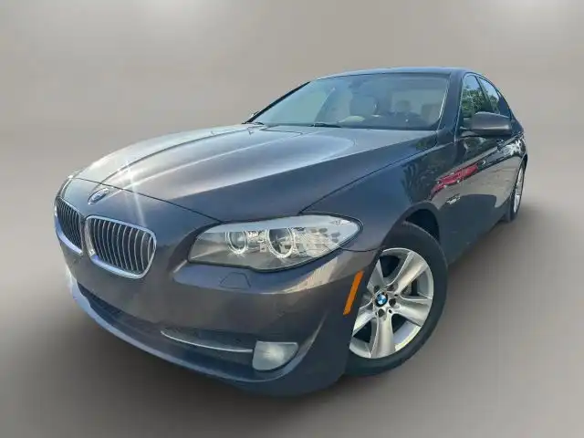 2013 BMW 5 Series 528i Sedan's photo