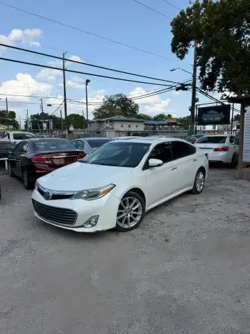 2013 Toyota Avalon Limited's photo