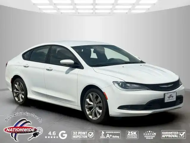 2016 Chrysler 200 S's photo