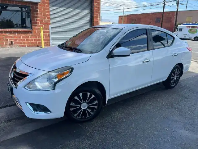 2015 Nissan Versa 1.6 SV CVT's photo