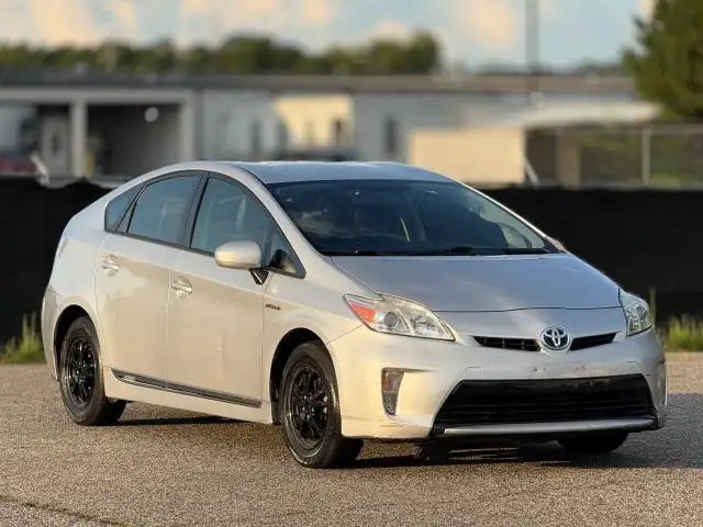 2014 Toyota Prius Three's photo