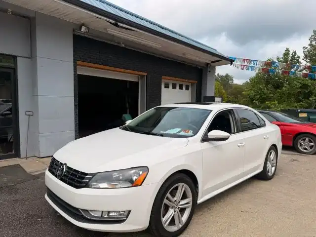 2012 Volkswagen Passat 3.6L SE with Sunroof V6's photo