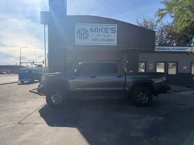 2016 Toyota Tundra SR5 5.7L 4WD FFV CrewMax Short Bed's photo
