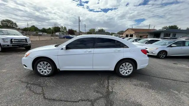 2012 Chrysler 200 LX's photo