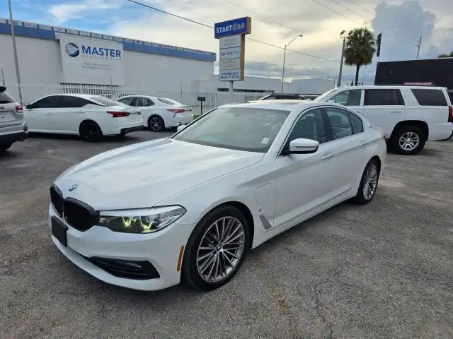 2018 BMW 5 Series 530e Sedan iPerformance's photo