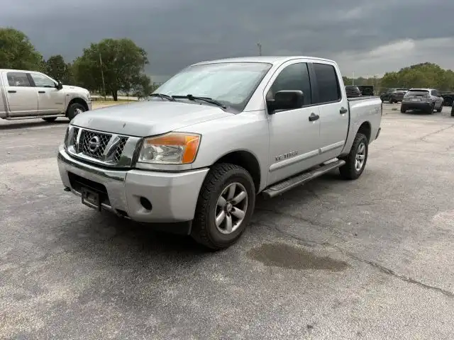 2013 Nissan Titan SV 4WD Crew Cab SWB's photo