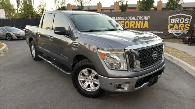2017 Nissan Titan SV 2WD Crew Cab's photo