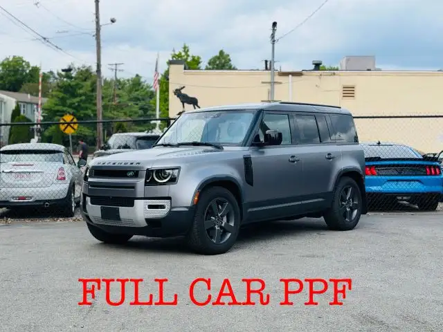 2022 Land Rover Defender SE's photo