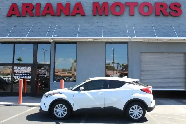 2019 Toyota C-HR LE's photo