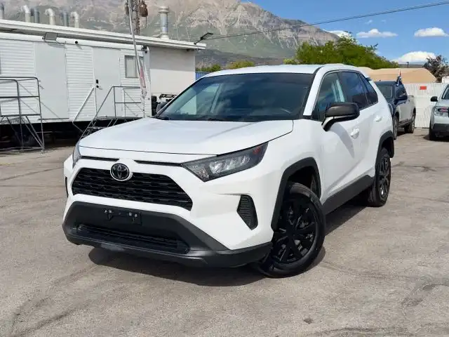 2022 Toyota RAV4 LE AWD's photo