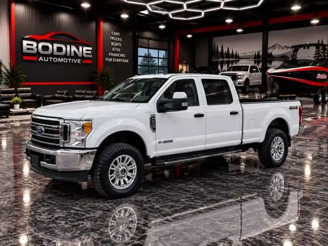 2017 Ford F-250 XLT 4WD Crew Cab 8' Box's photo