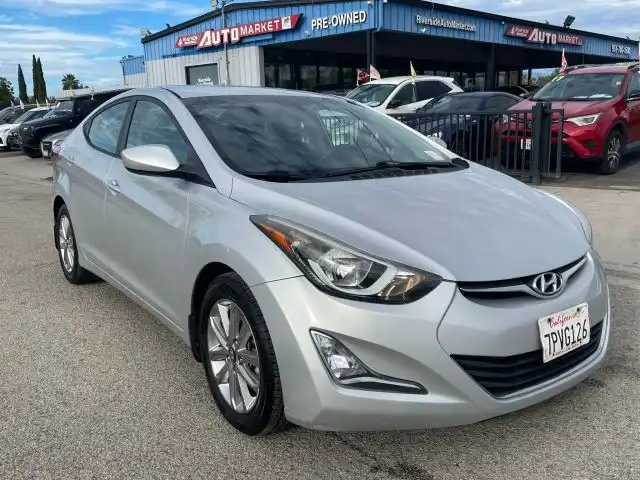 2016 Hyundai Elantra 1.8 SE M T's photo