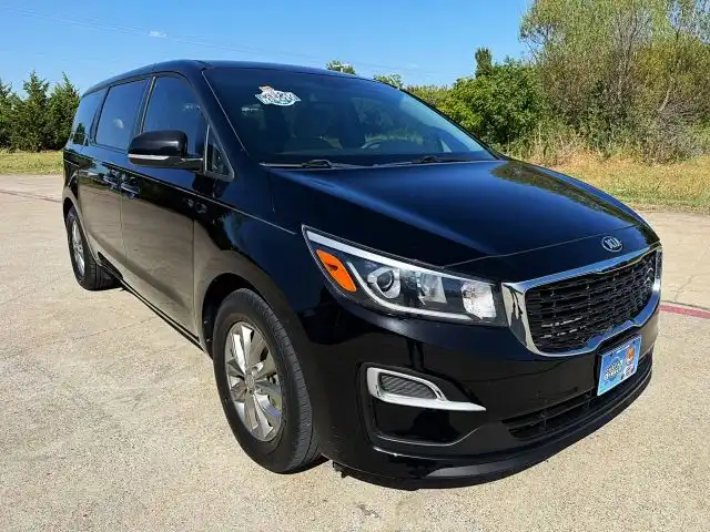2019 Kia Sedona LX's photo