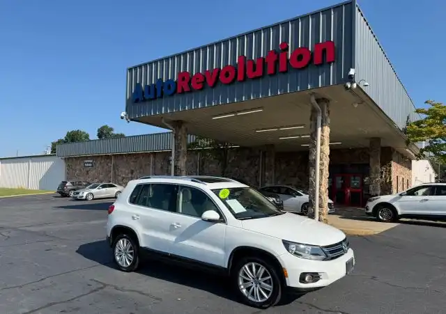 2015 Volkswagen Tiguan 2.0T SE's photo