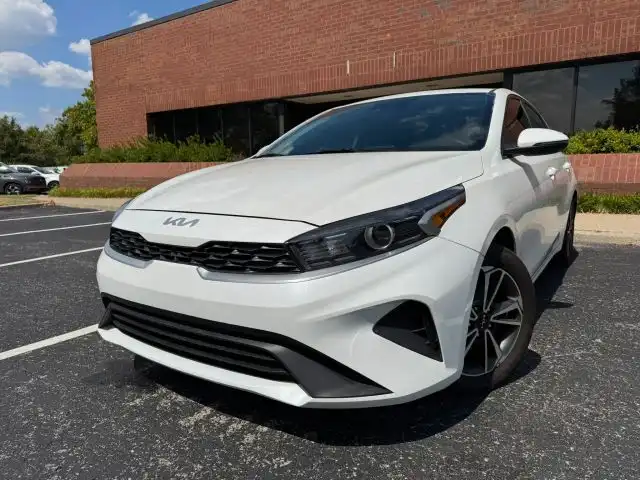 2024 Kia Forte LXS Auto's photo