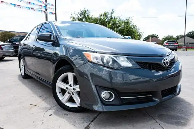 2014 Toyota Camry 2.5 Auto SE's photo
