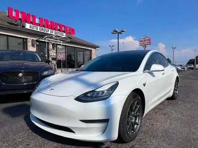 2020 Tesla Model 3 Standard Range Plus's photo