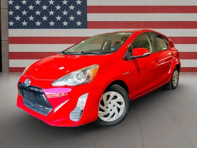 2016 Toyota Prius c Two's photo