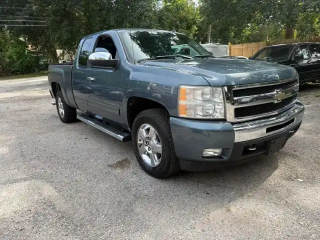2011 Chevrolet Silverado 1500 LT 4WD Extended Cab MWB's photo
