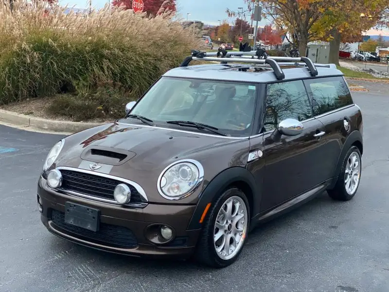 2010 MINI Cooper Clubman S photo 1
