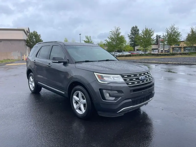 2017 Ford Explorer XLT 4WD photo 1