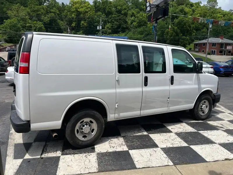 2017 Chevrolet Express 2500 Work Van HD photo 1