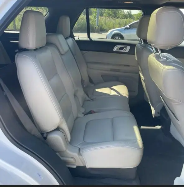 2013 Ford Explorer XLT 4x4 photo 1