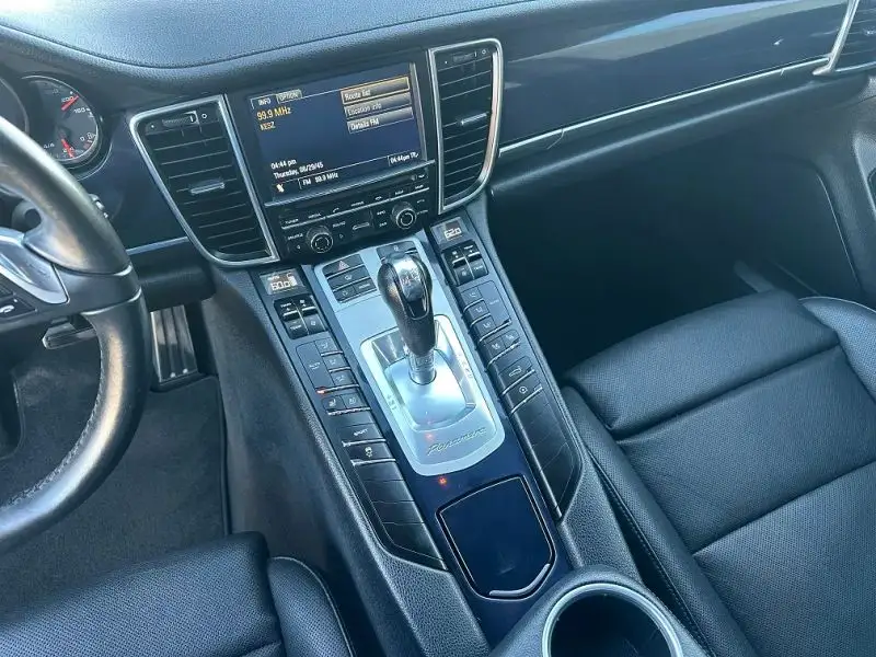2012 Porsche Panamera 4 photo 1