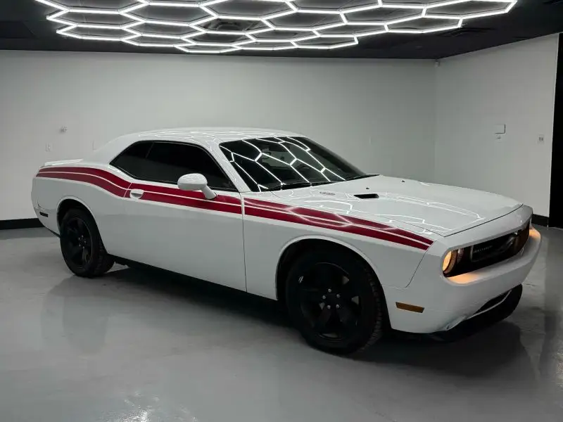 2013 Dodge Challenger SXT photo 1