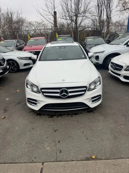 2017 Mercedes-Benz E-Class E300 photo 1