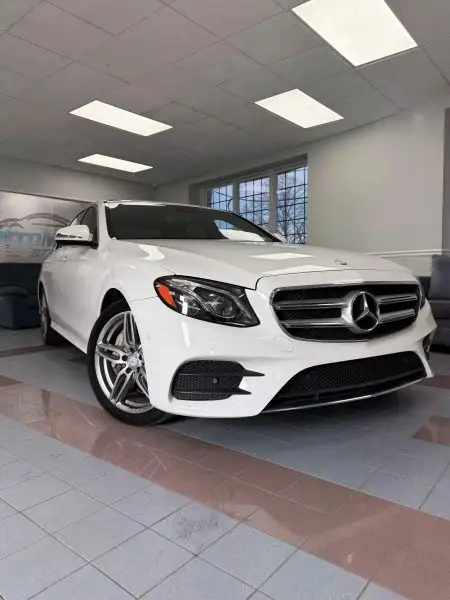 2017 Mercedes-Benz E-Class E300 4MATIC photo 1
