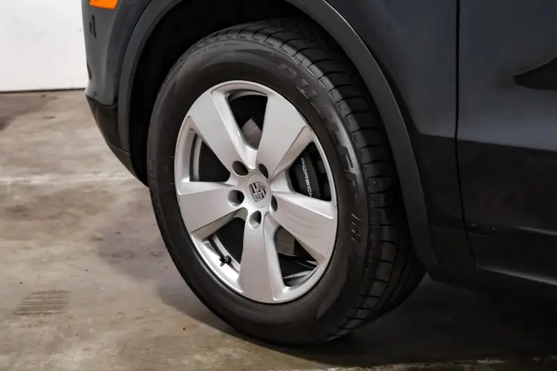2019 Porsche Cayenne Base photo 1