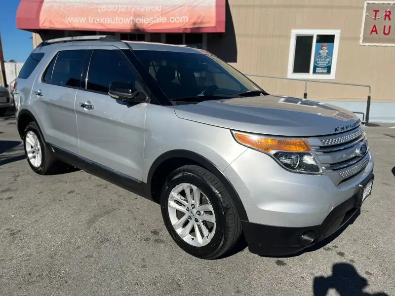 2012 Ford Explorer XLT 4x4 photo 1