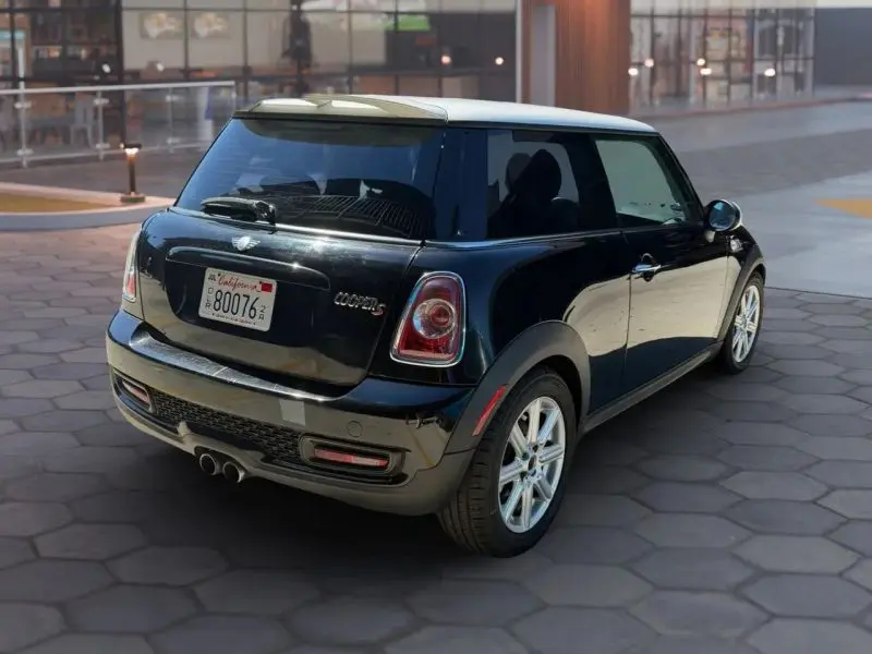 2011 MINI Cooper S photo 1