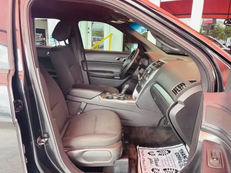 2015 Ford Explorer Base photo 1