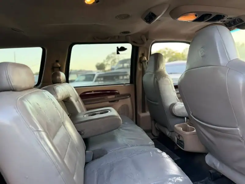 2003 Ford Excursion Eddie Bauer 6.8L photo 1